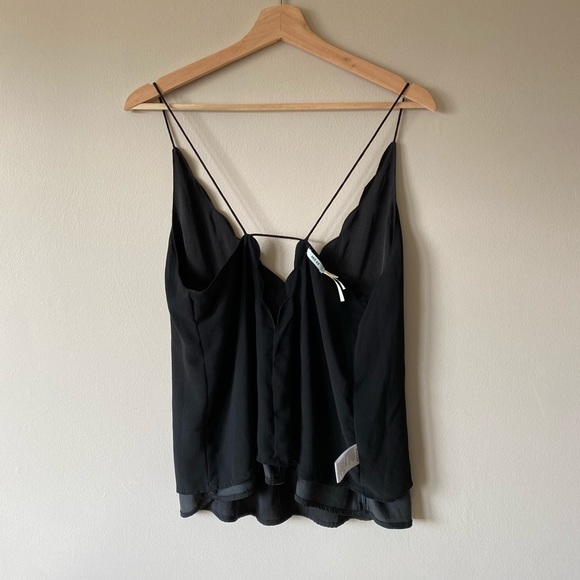 Black Scallop Neckline Spaghetti Strap Tank Top - Picture 4 of 8